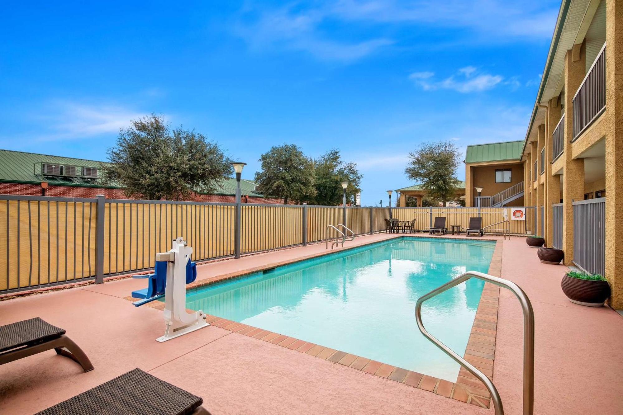 Western Cedar Motel