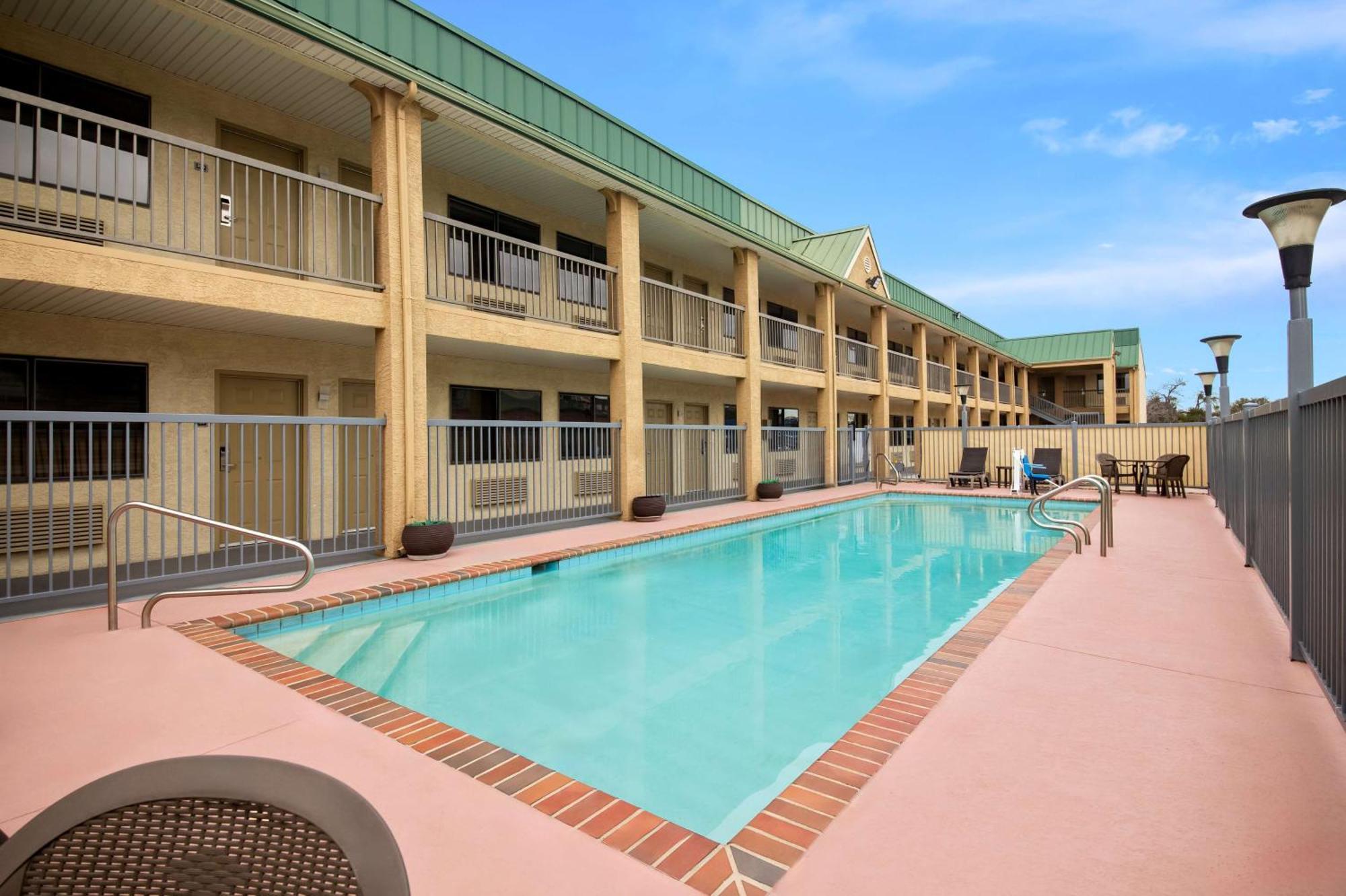 Motel Western Cedar